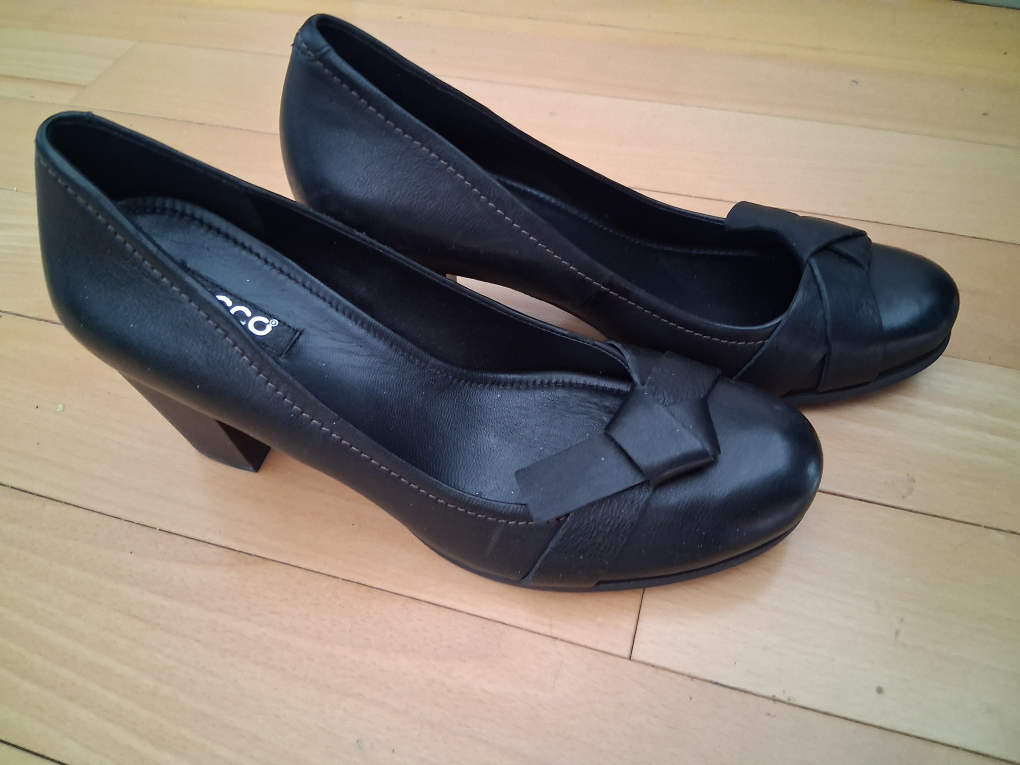 Black Leather ECCO Pumps with Bow Detail