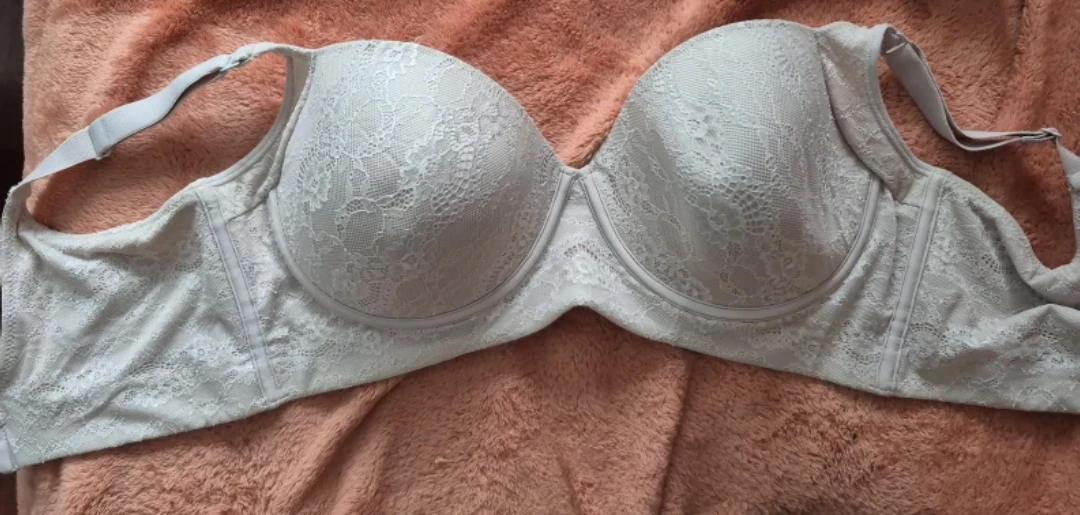 Leonisa Bra Beige Size 40DD 🏆