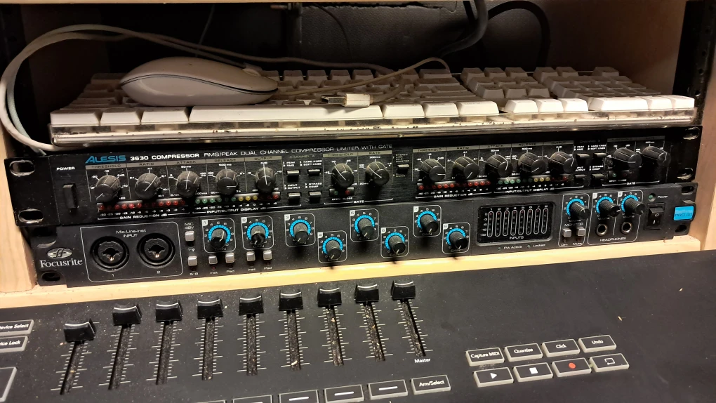 Alesis 3630 Compressor RMS/Peak Dual Channel Limiter with Gate - photo 2