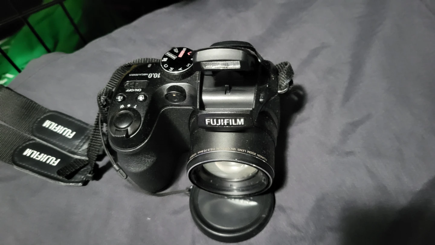Fujifilm FinePix S1500 Digital Camera