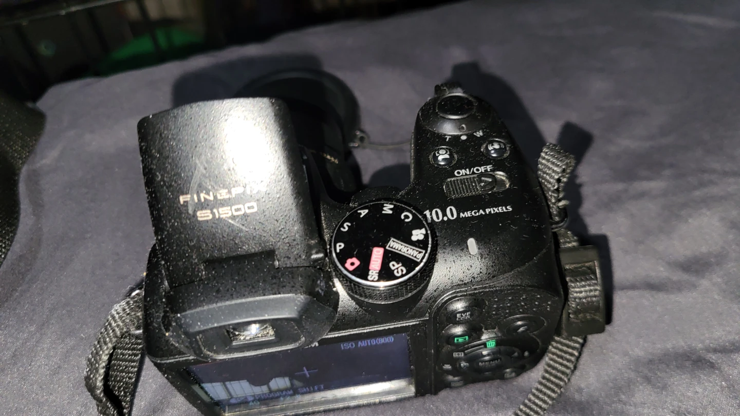 Fujifilm FinePix S1500 Digital Camera - photo 2