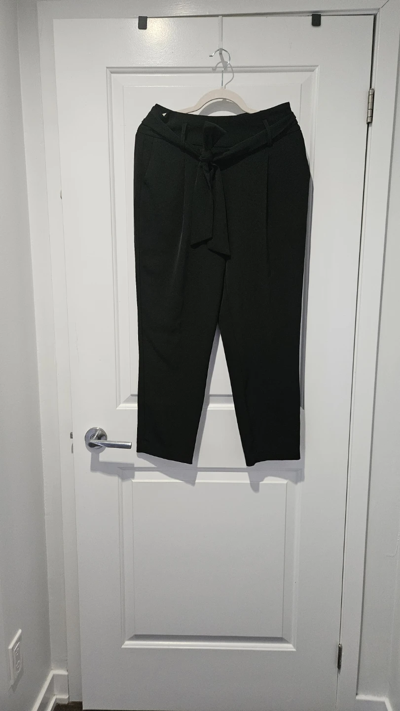 Size 6 Medium, Black Paperbag Waist Pants by Maison Cinquante
