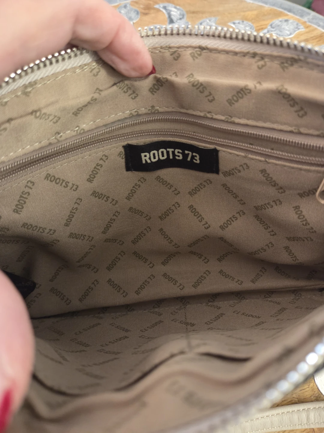 ROOTS 73 Tan Crossbody Bag - photo 3