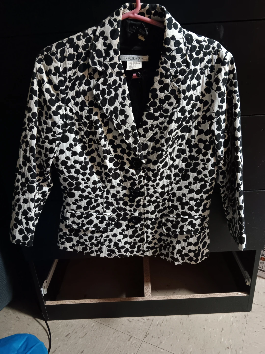 Le Suit Women's Black & White Leaf Pattern Blazer🏆