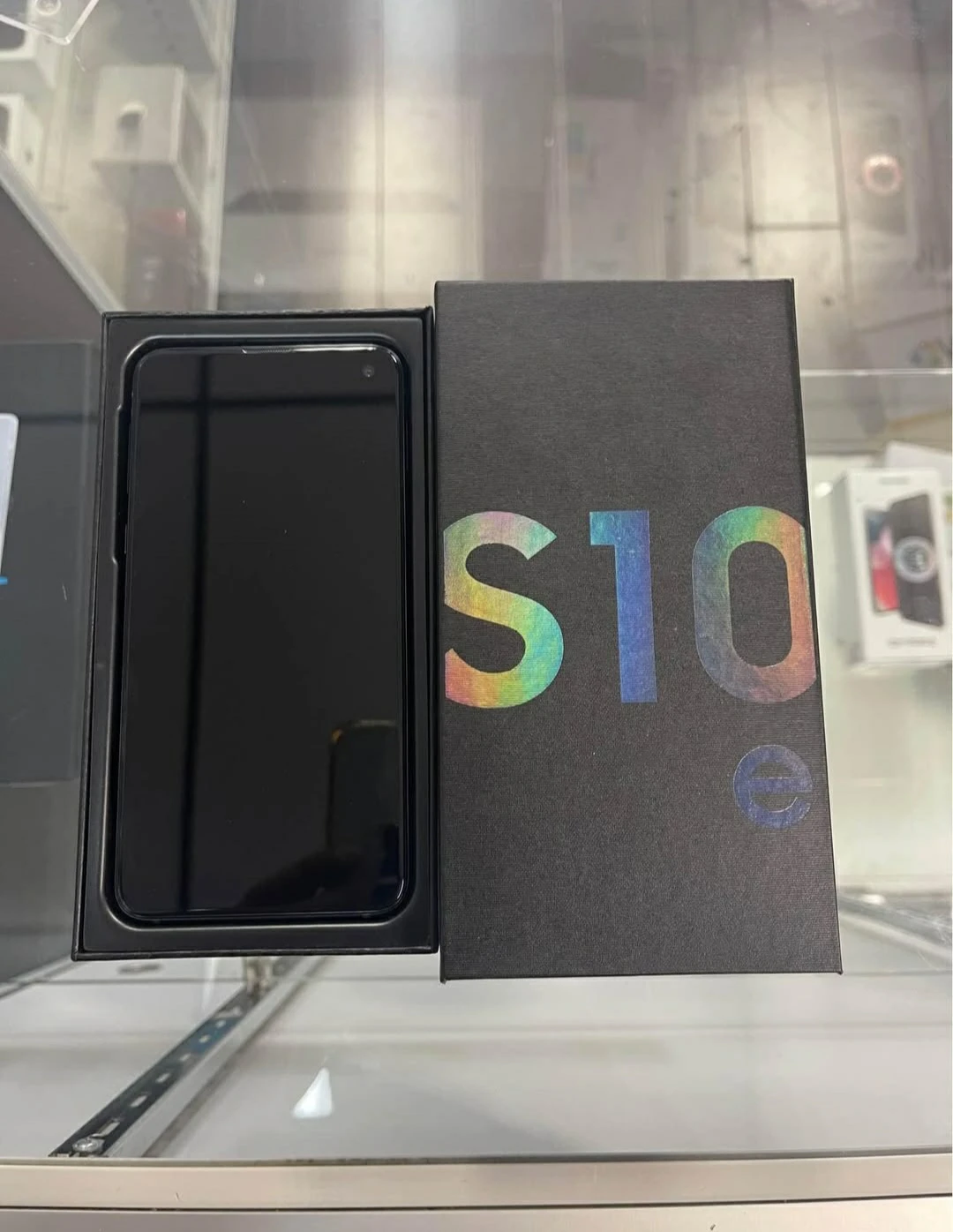Samsung S10e 128gb--Black - photo 2