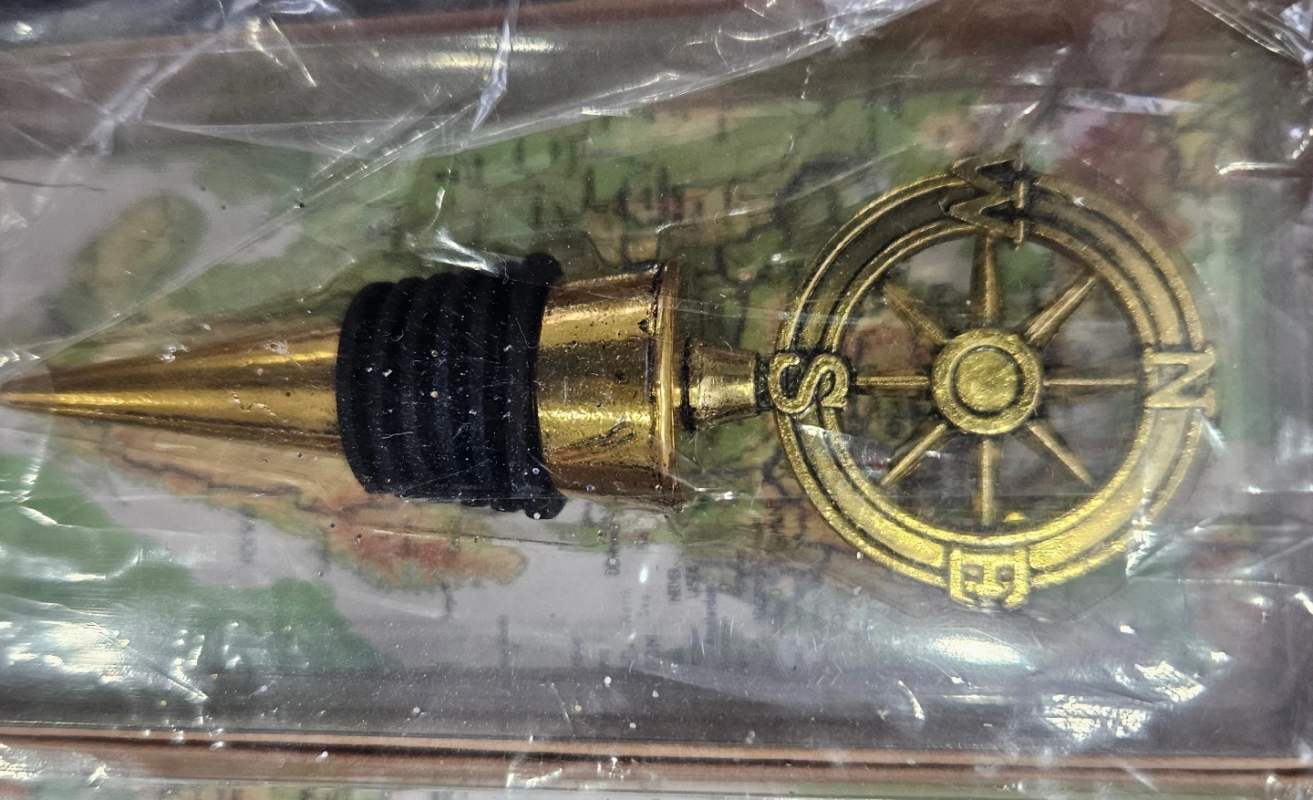 Set of 2 Gold Compass Wine Bottle Stoppers - photo 2