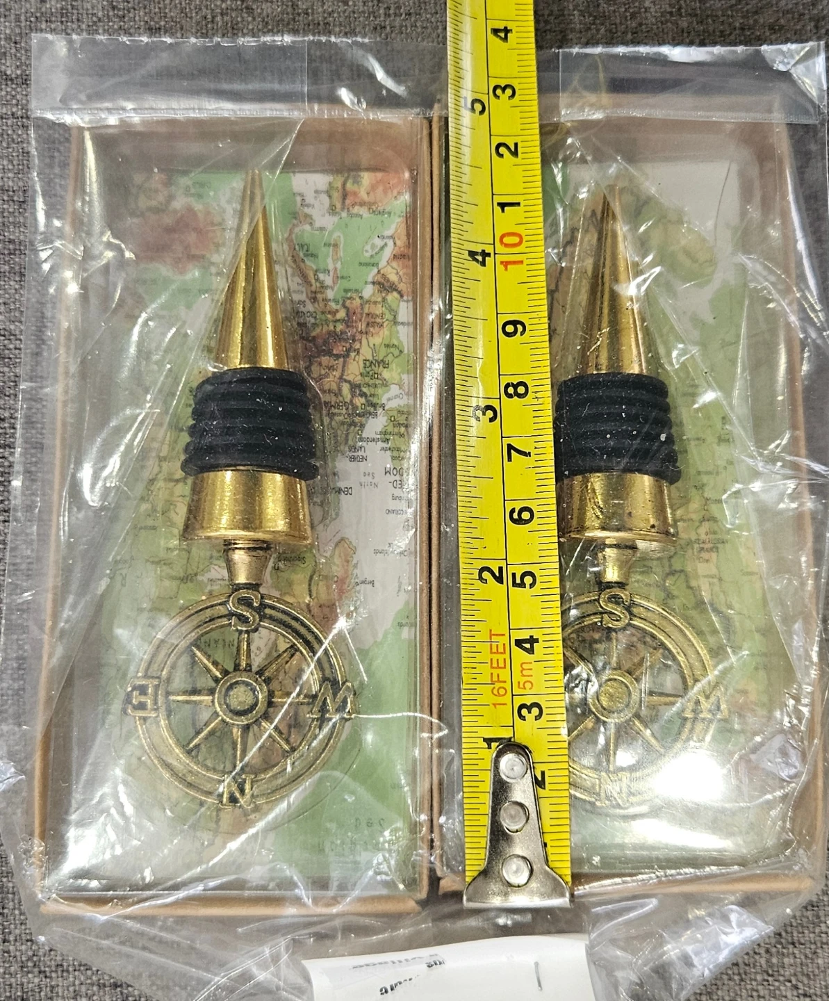 Set of 2 Gold Compass Wine Bottle Stoppers - photo 5