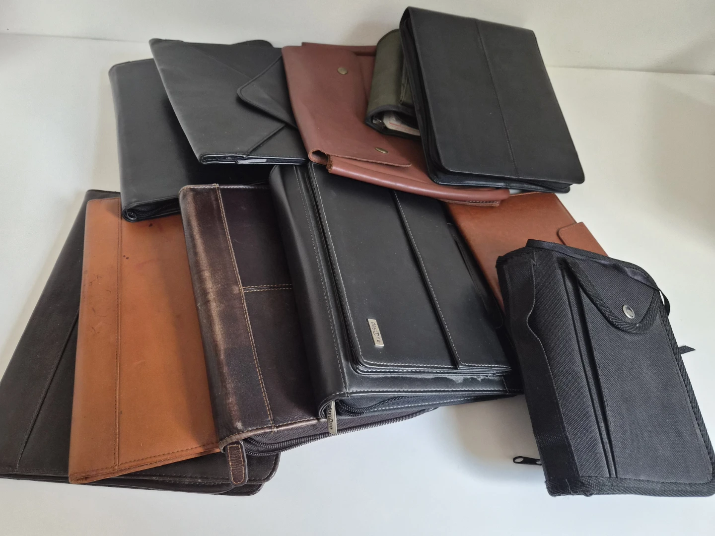 Yes ALL FREE!!! 😛 Assorted Portfolio Binders and Organizers