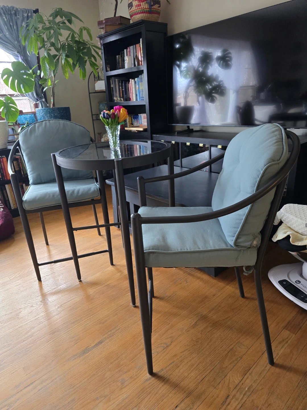 Bistro set, 2 iron chairs and 1 table w/glass - photo 2
