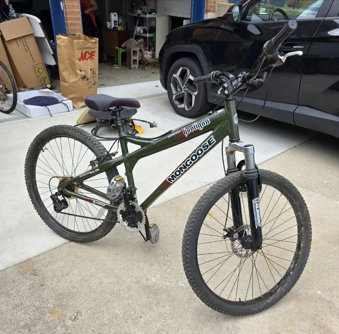 Mongoose Hooligan Mountain Bike. 21 speed. - photo 2