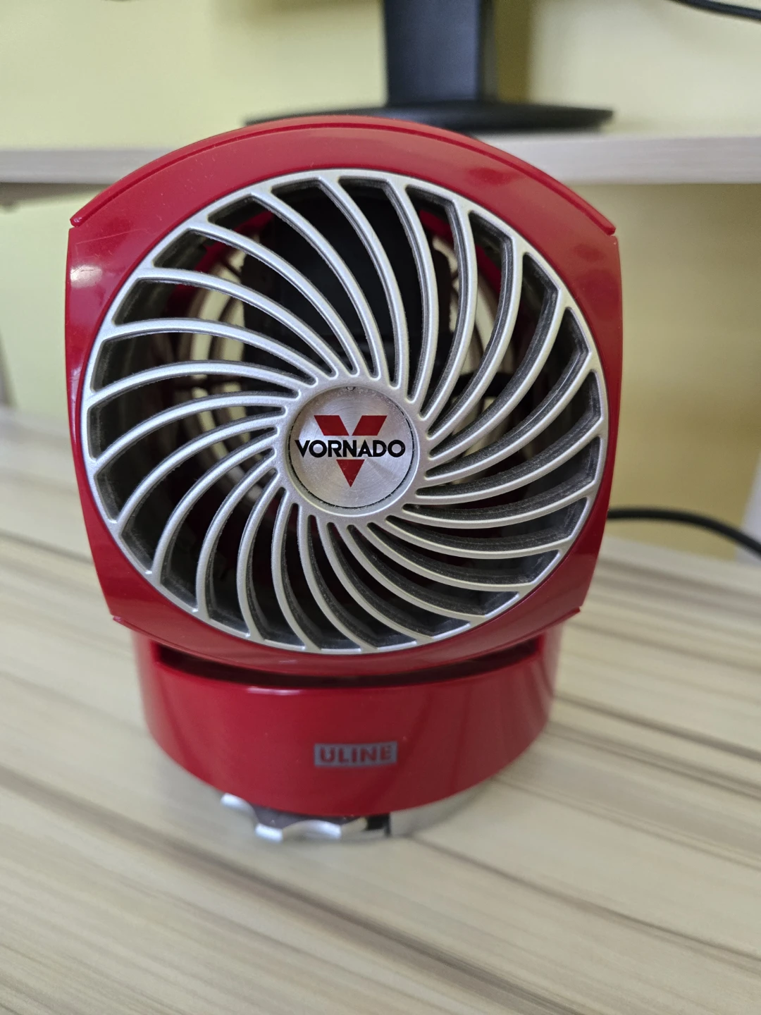 Vornado Desktop Fan - Red + 2 photo frames - photo 2