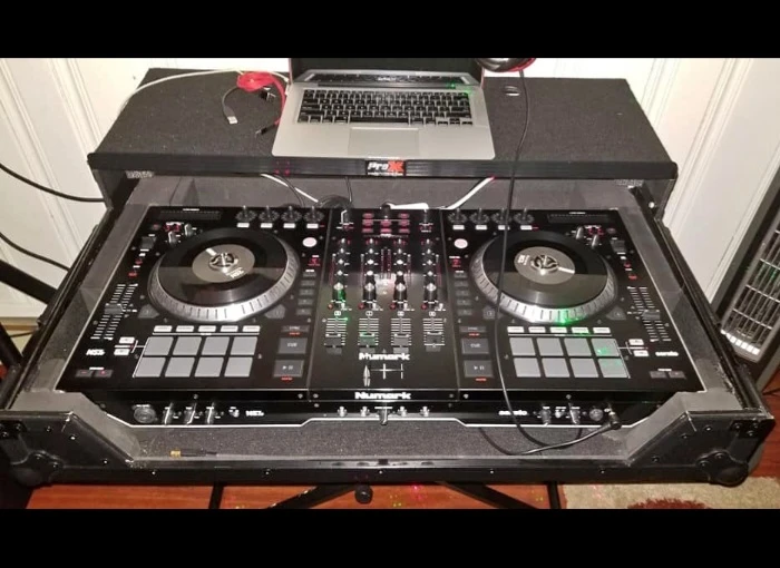 Numark NS7 DJ Controller with Odyssey Flight Case - photo 2
