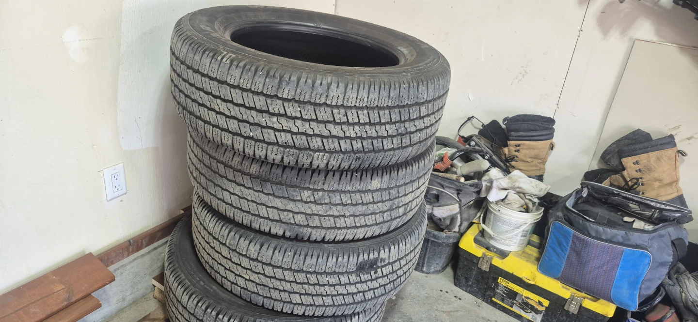 P275/60R20 Tires (Set of 4)
