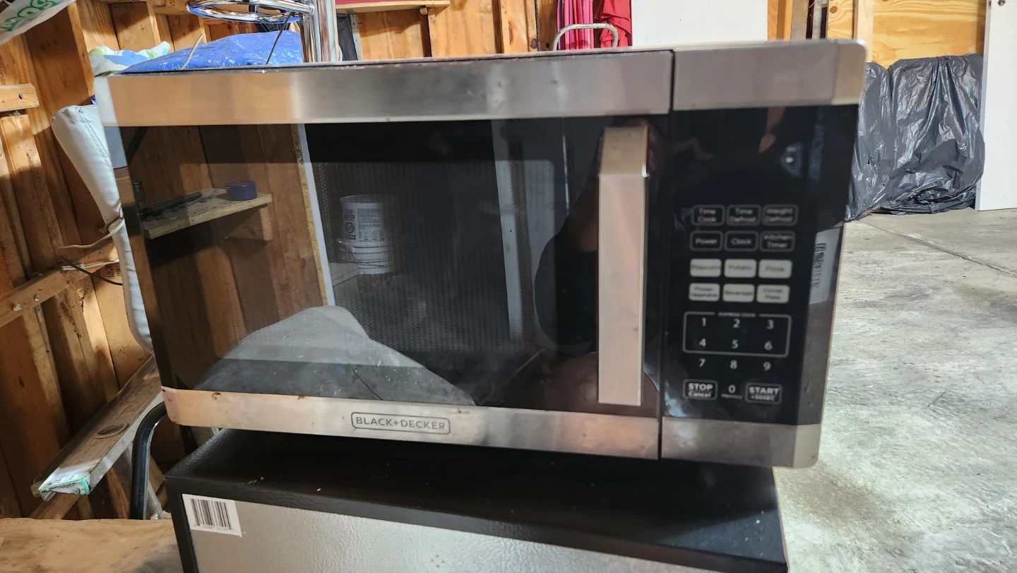 Black+Decker Microwave Oven - photo 2