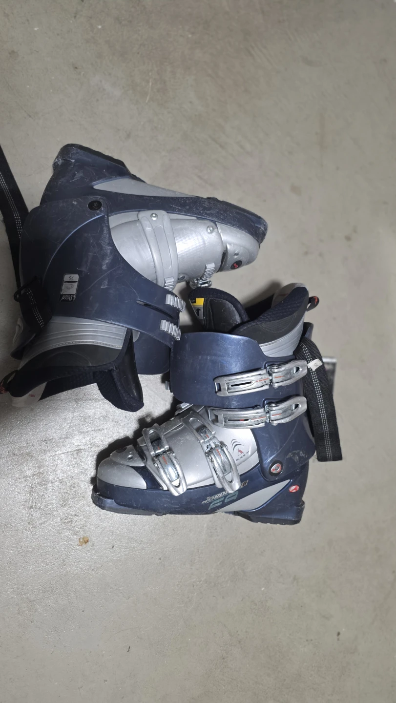 Nordica Ski Boots - Men's Size 270/275 - photo 2