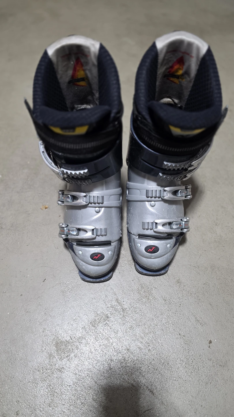 Nordica Ski Boots - Men's Size 270/275 - photo 4