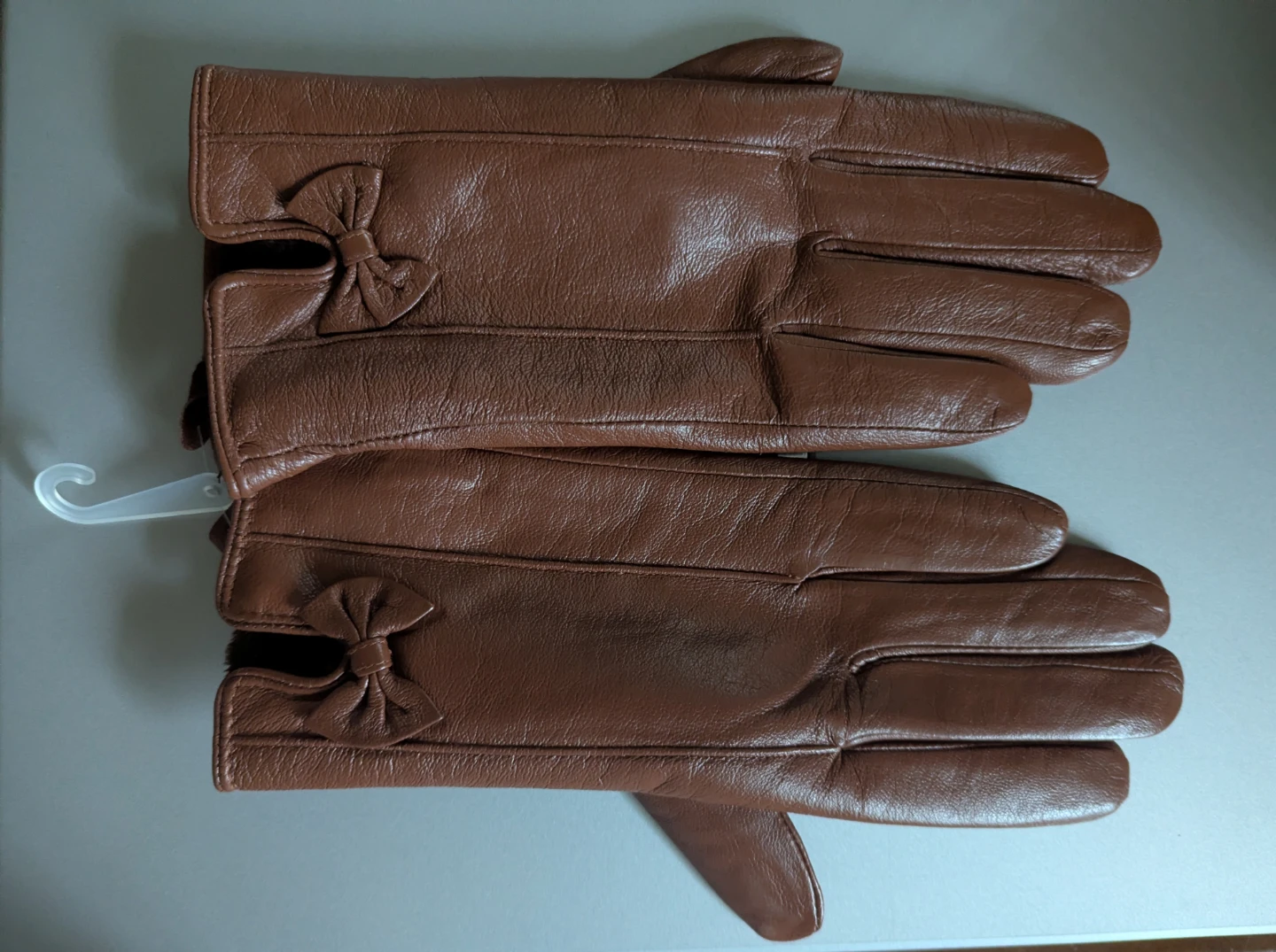 Leather Gloves - women's - photo 2