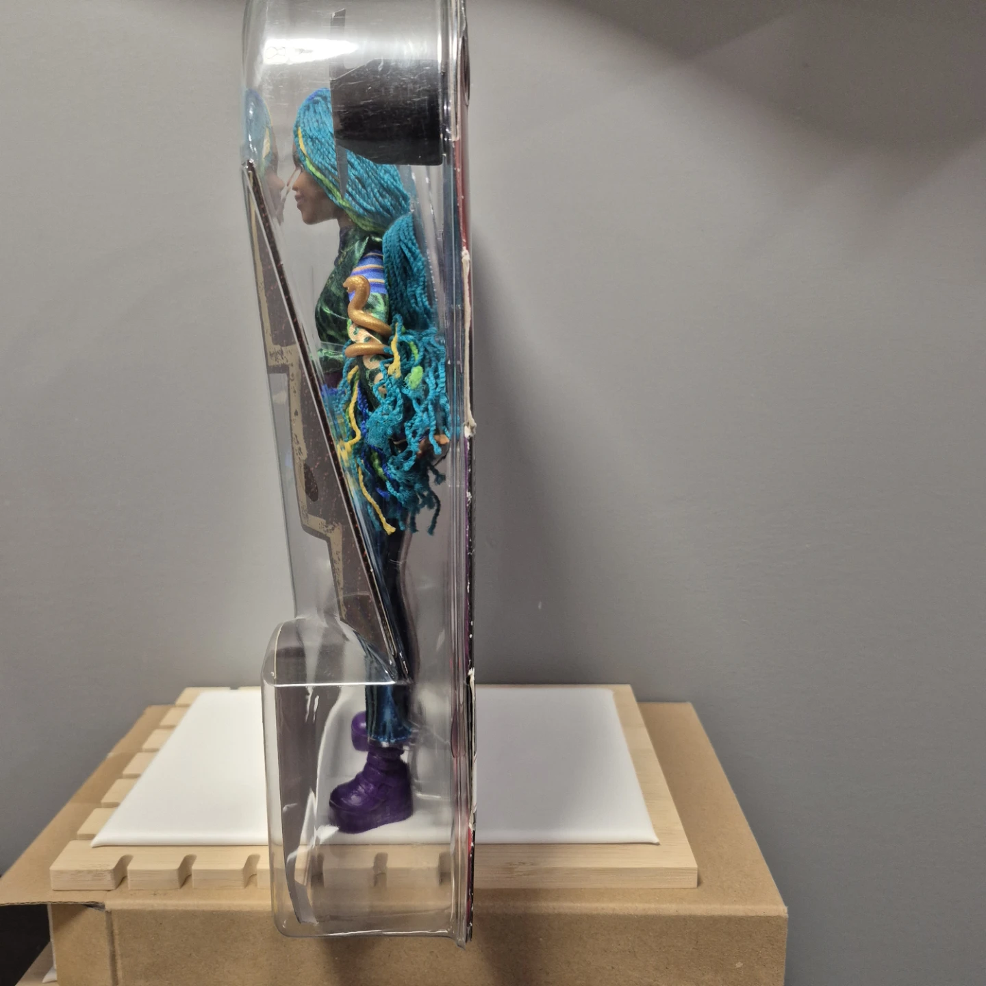 Disney Descendants Rise of Red ULIANA Doll - photo 2
