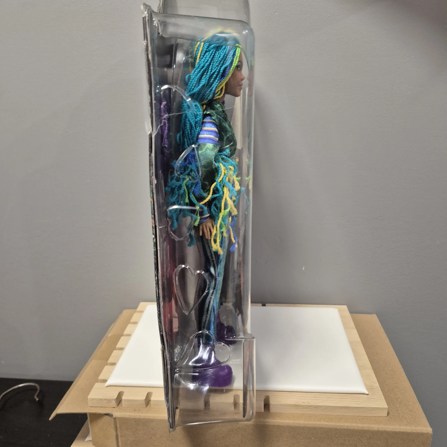 Disney Descendants Rise of Red ULIANA Doll - photo 4