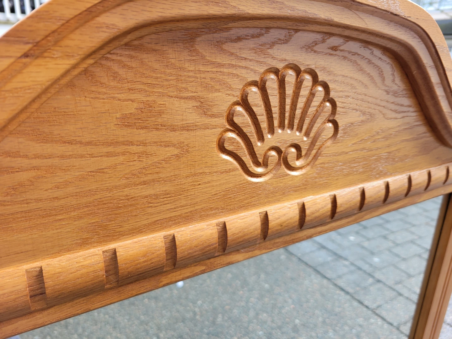 Beautiful Oak Wood Mirror with Carved Shell Detail. 32" x 44" - photo 5