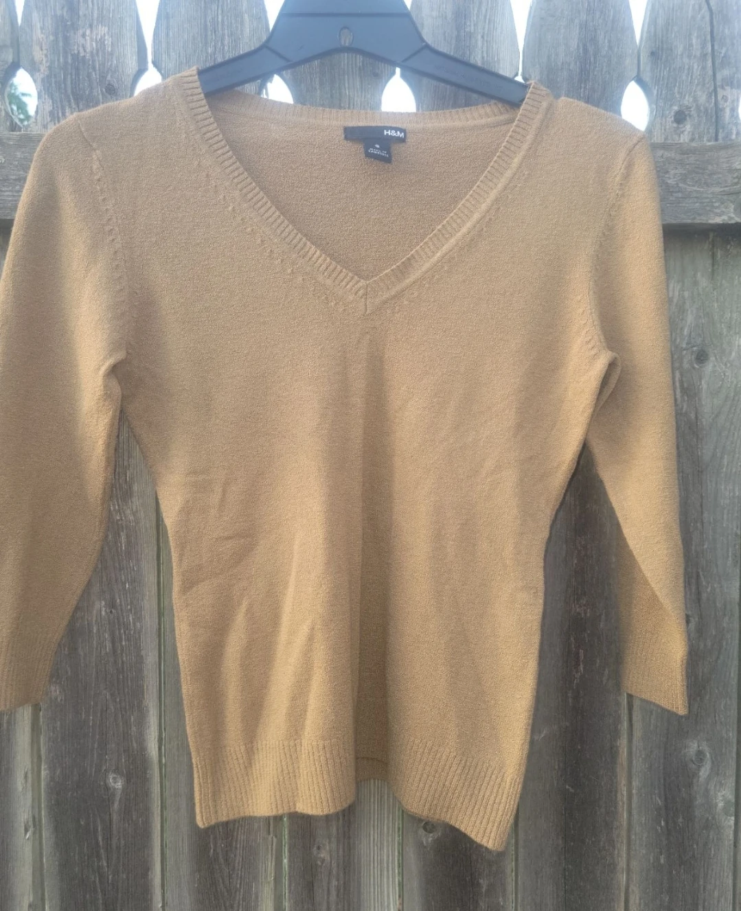 H&M Women's Camel V-Neck 3/4 Sleeve Sweater Size S