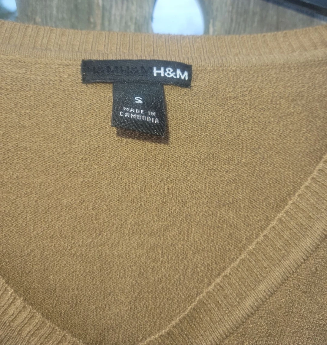 H&M Women's Camel V-Neck 3/4 Sleeve Sweater Size S - photo 3