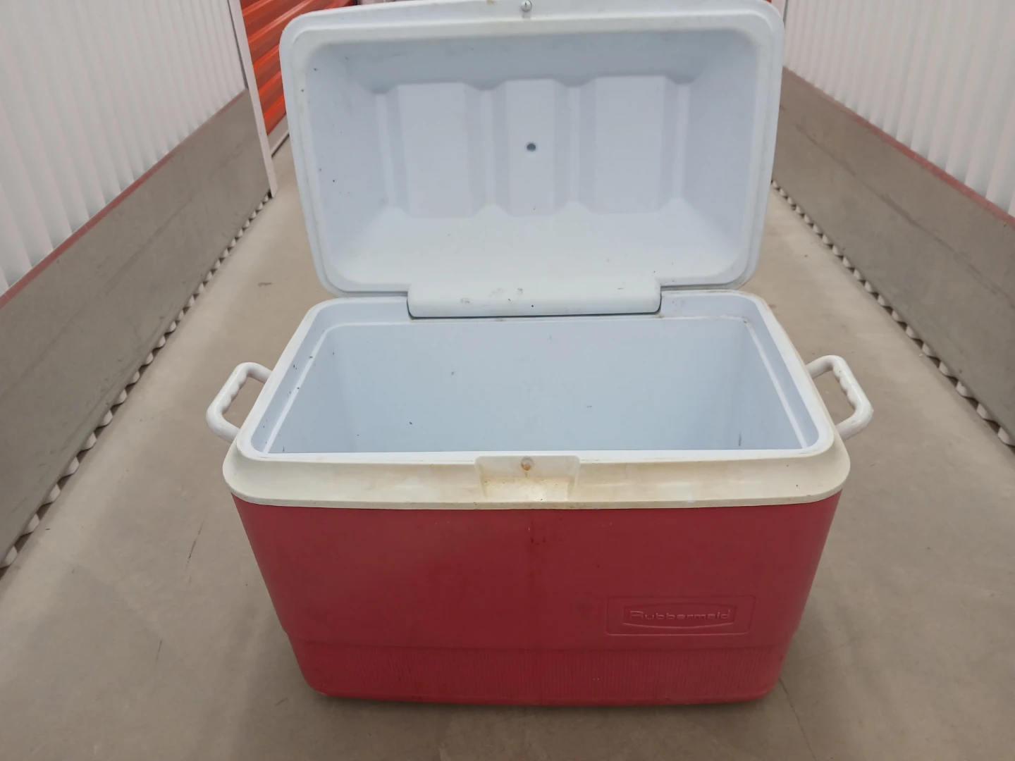 Rubbermaid 56 qt Cooler insulated portable heavy duty handles - photo 2