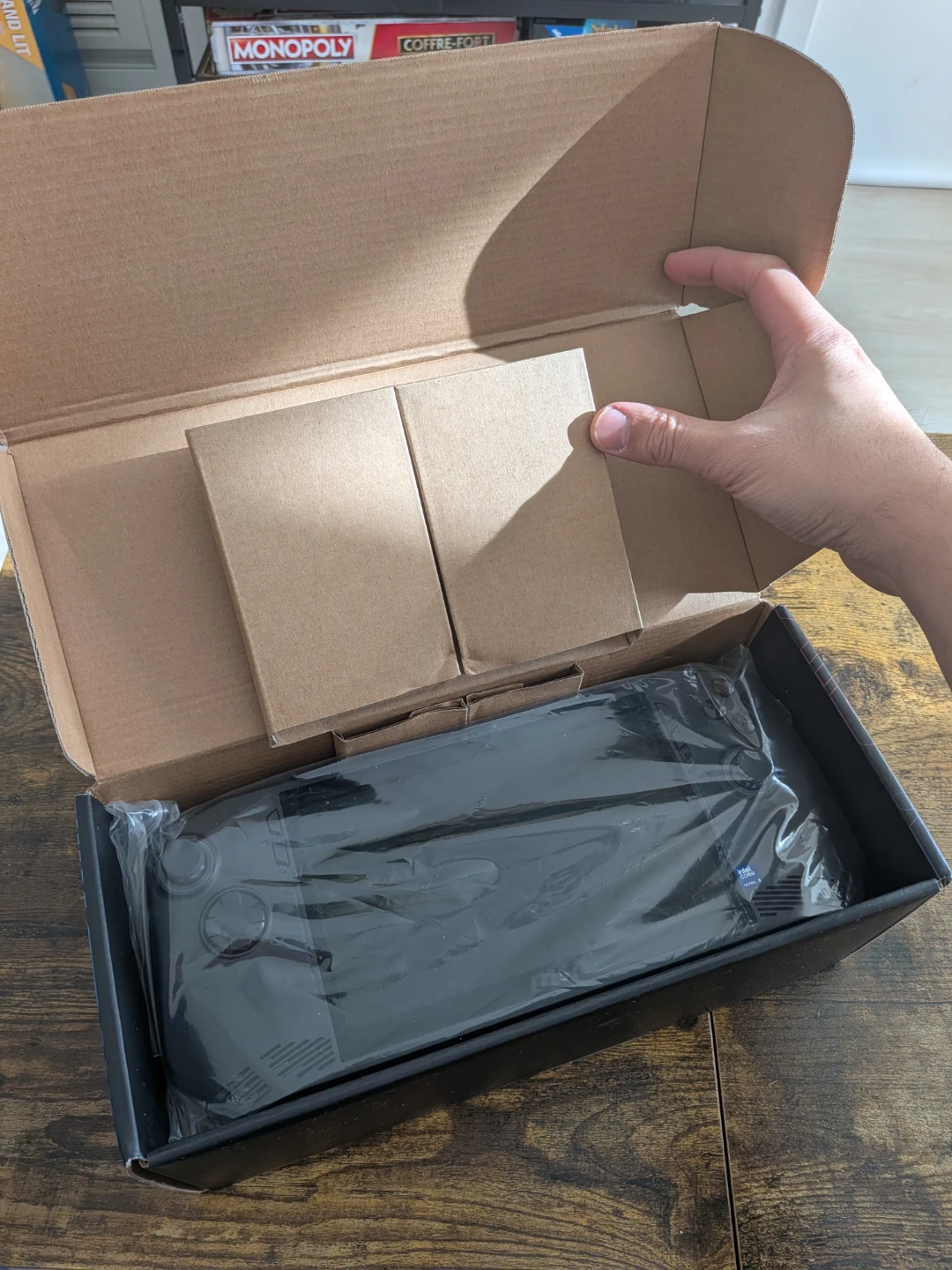 MSI Claw A1M Handheld Gaming PC - photo 3