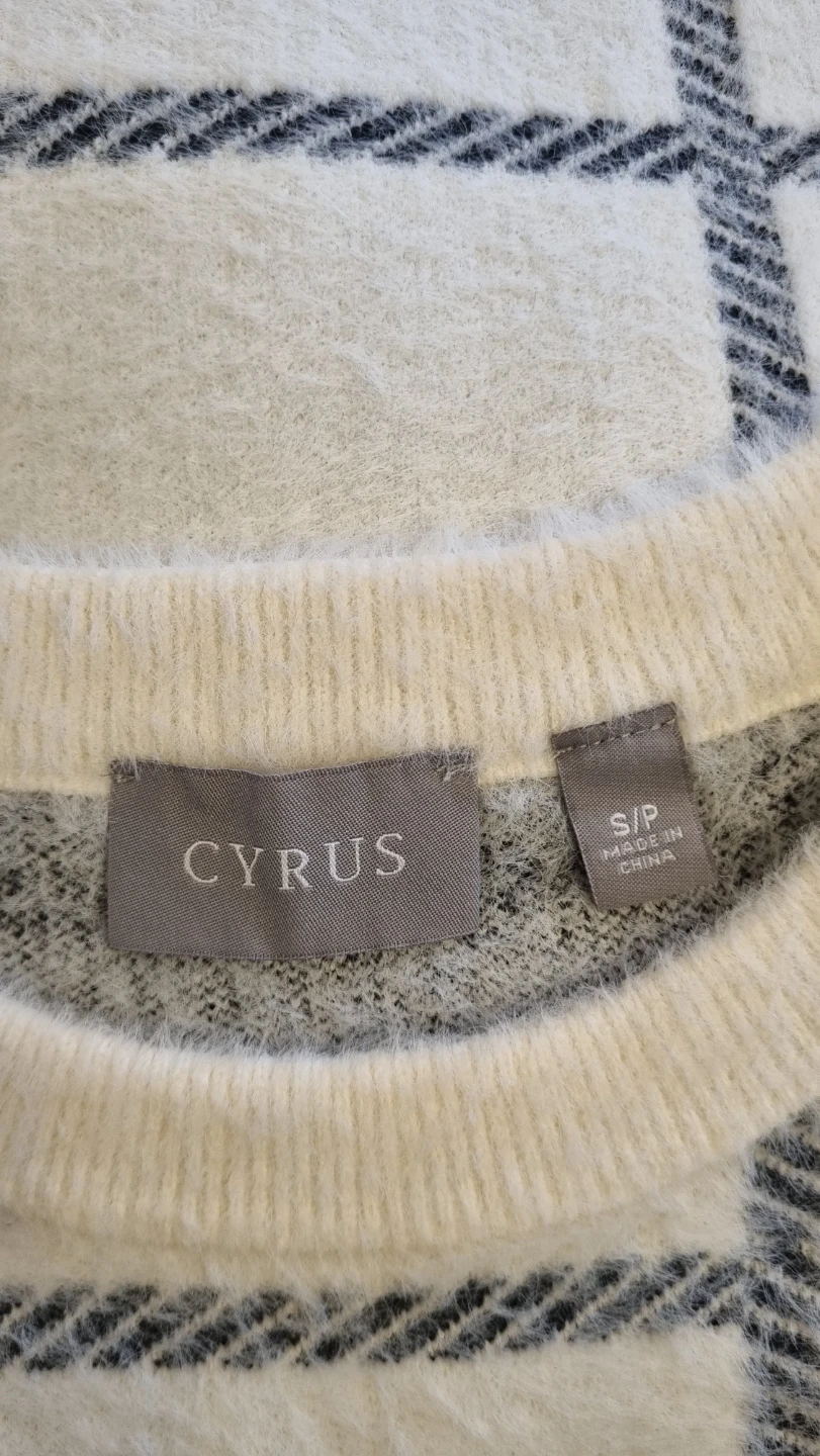 CYRUS Soft Fuzzy Plaid Sweater - photo 5