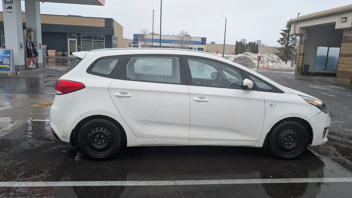 White Kia Rondo LX - photo 3