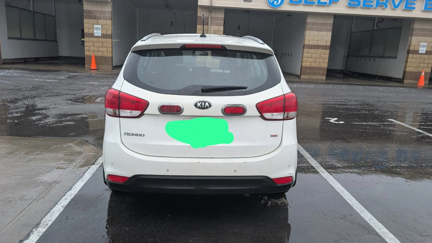 White Kia Rondo LX - photo 4