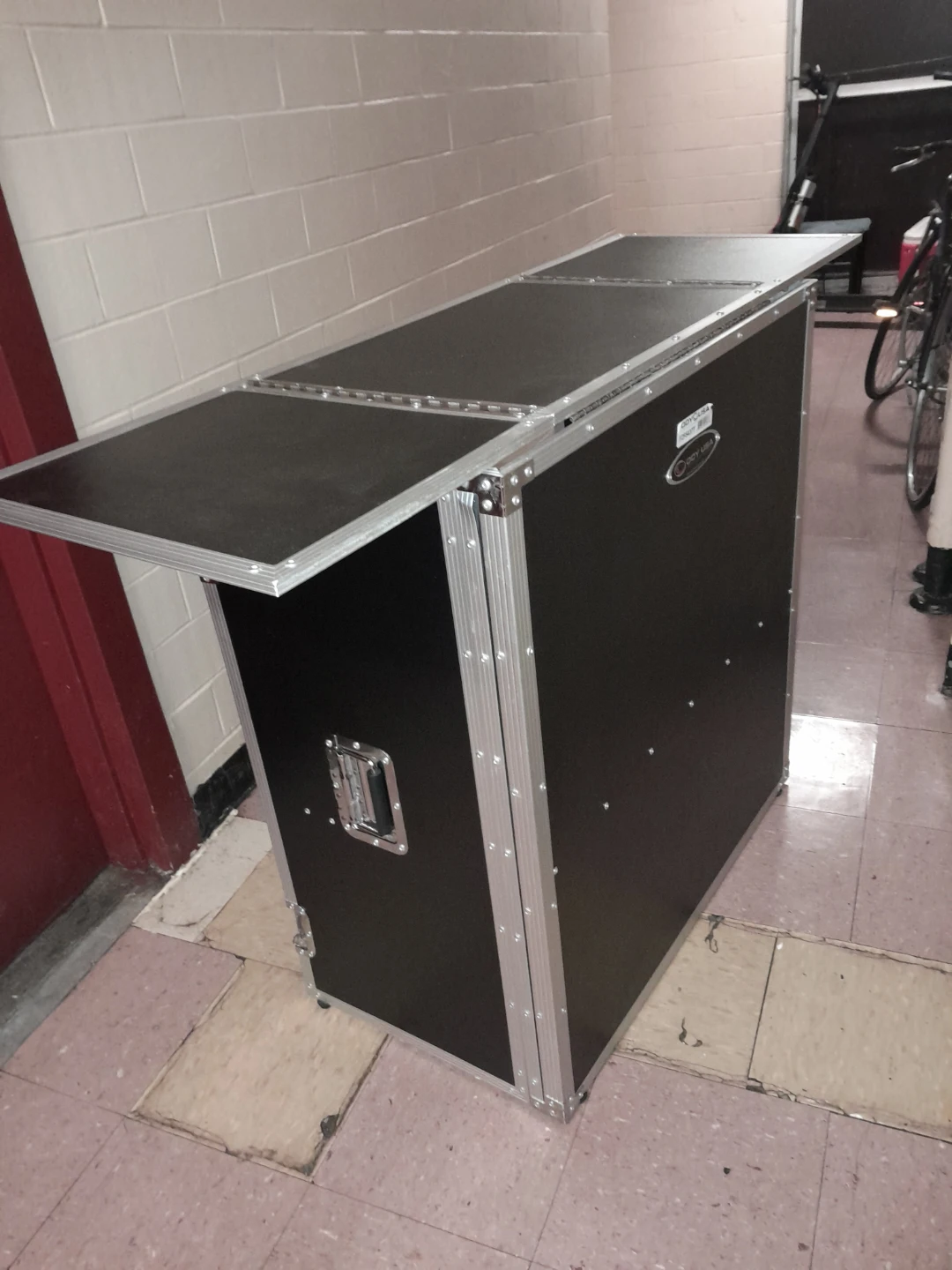 Odyssey FZF5437T Flight Case DJ Stand - photo 2