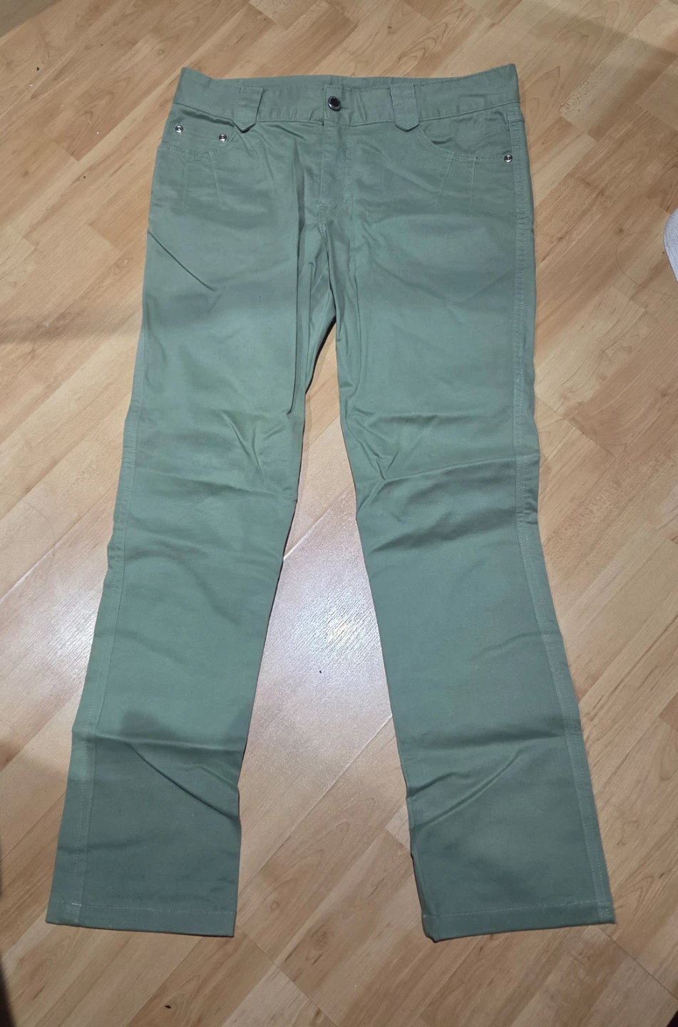 IZZA BARA New York Green pants