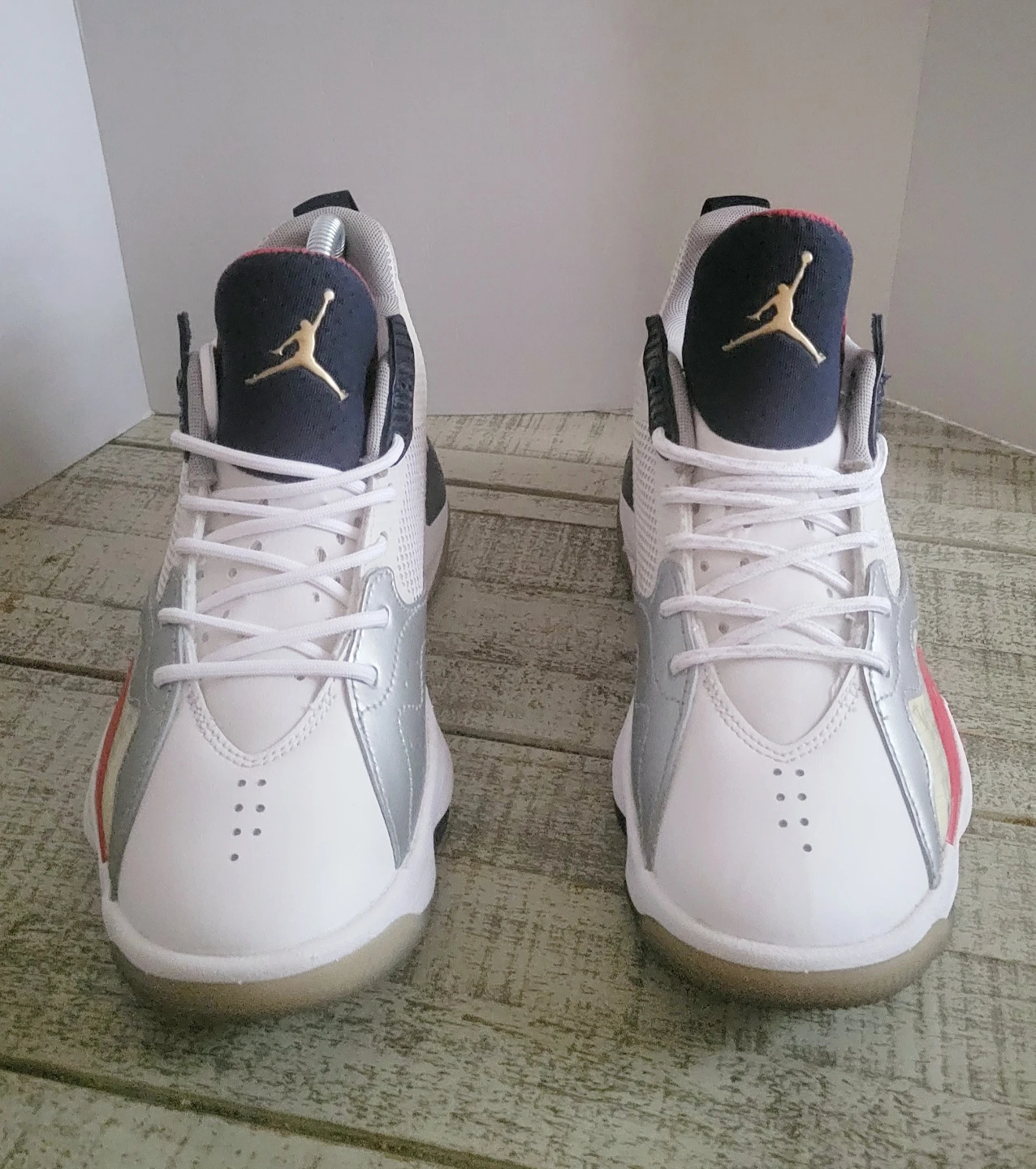 Jordan CN9138-101 Kids Shoes Size 6Y