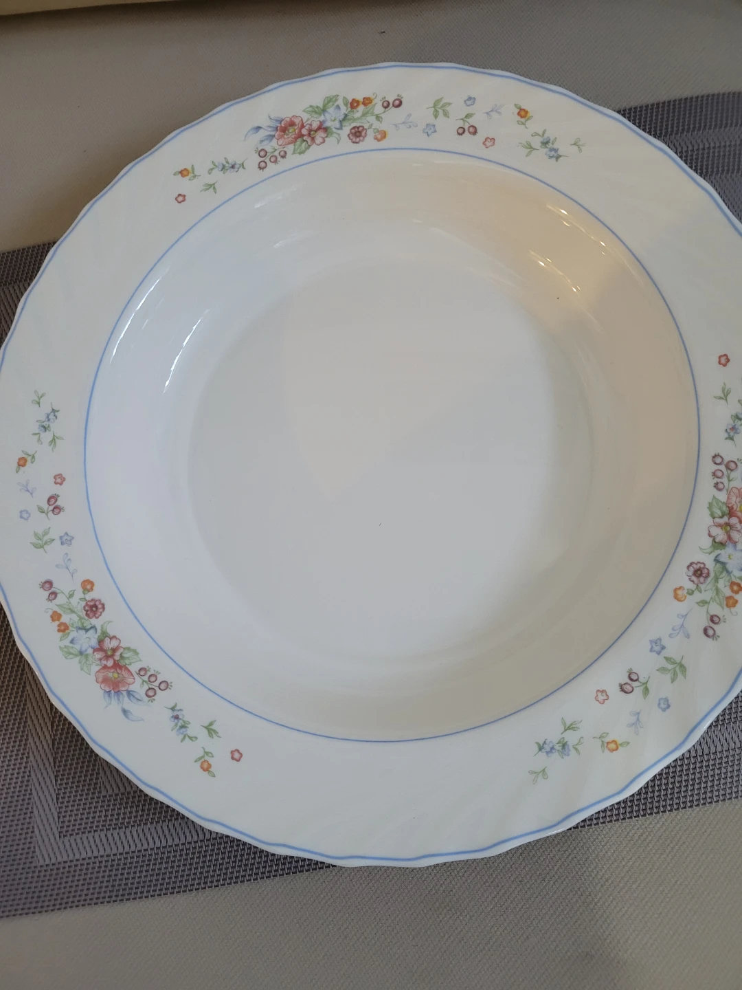 Arcopal France Floral Dinner Plate and Serving Bowl - photo 4