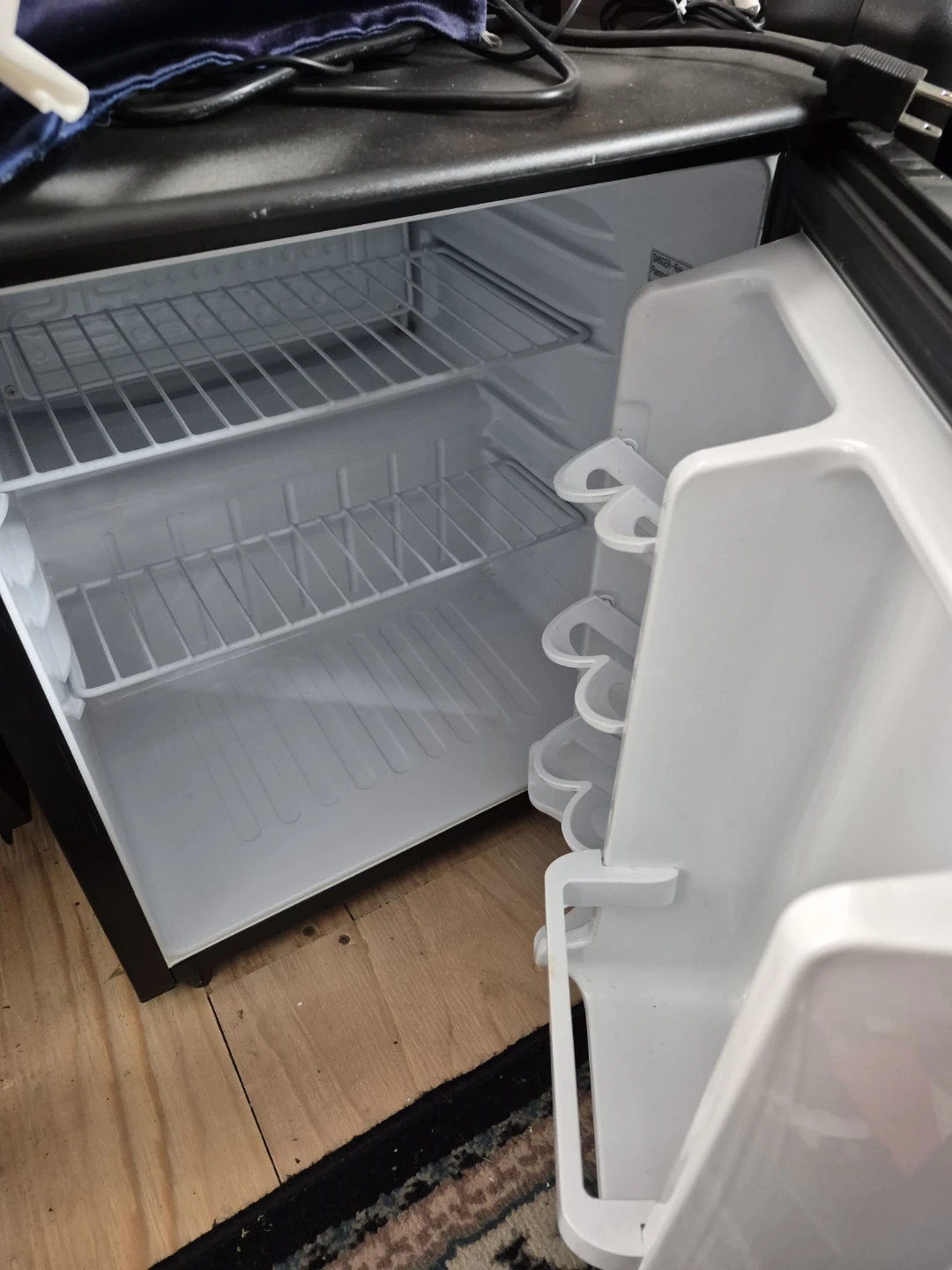 Danby Guinness Mini Fridge - photo 2