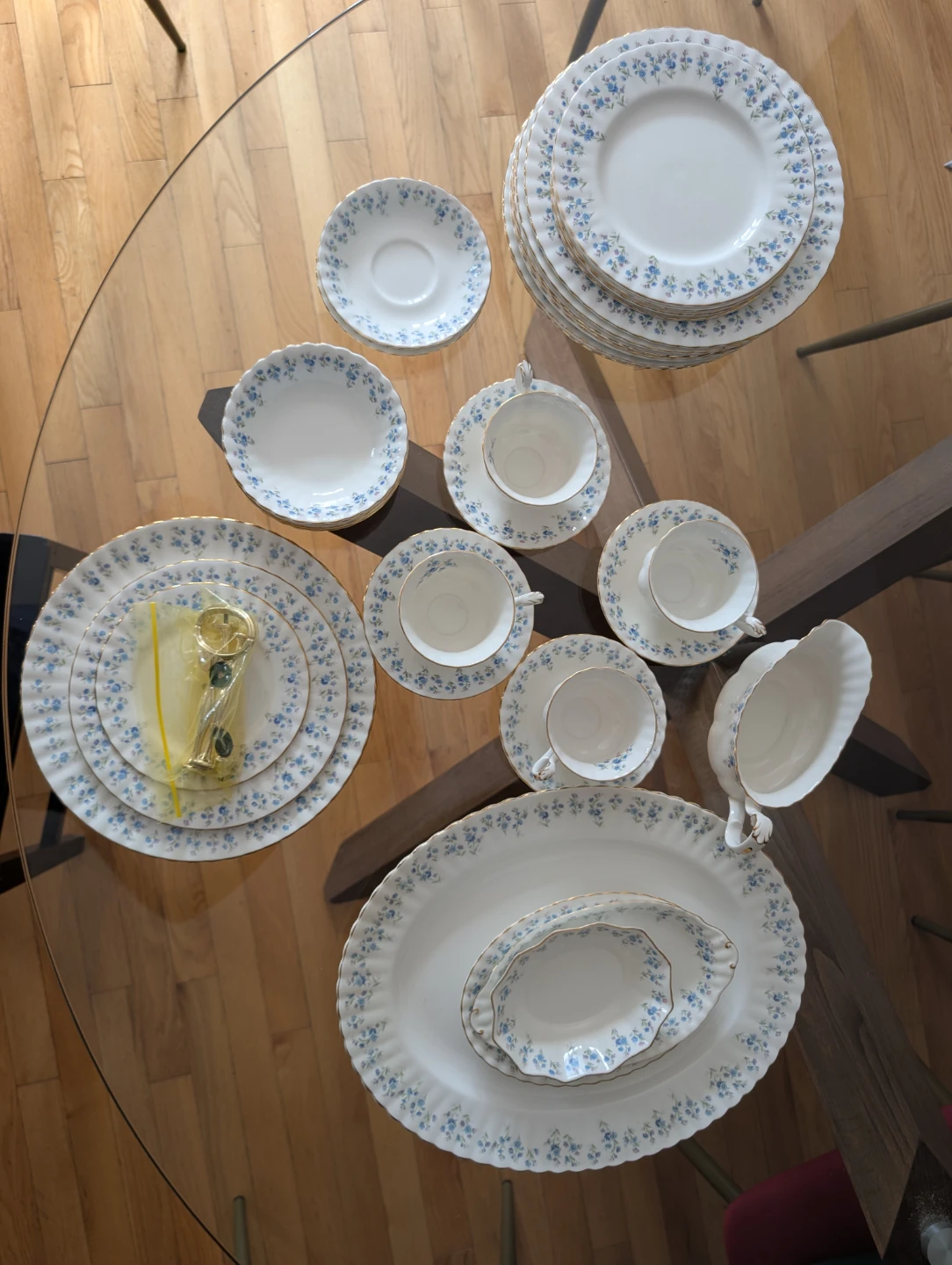 Vintage Royal Albert Memory Lane Bone China Dinnerware Set - photo 3