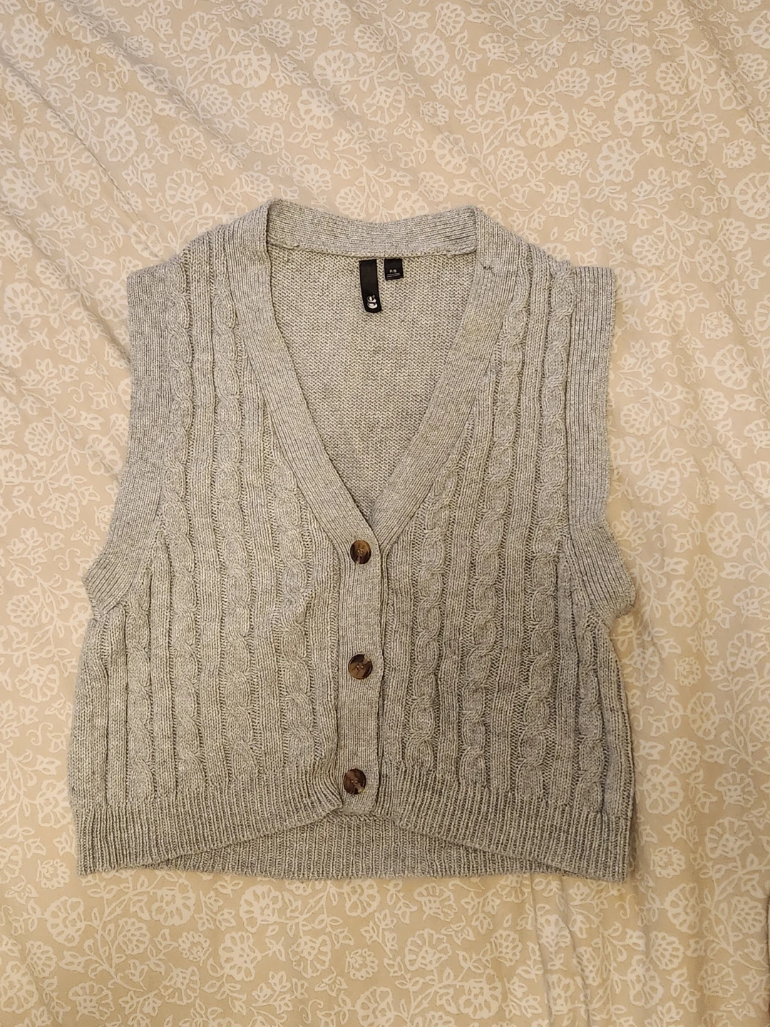 Grey cable-knit sleeveless vest (S)