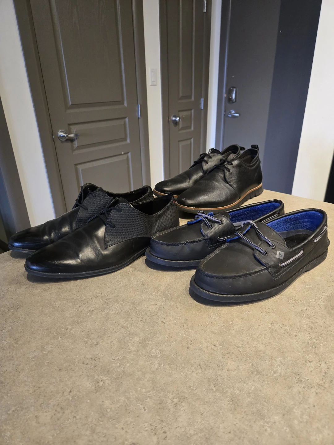 Black leather shoe collection - photo 2