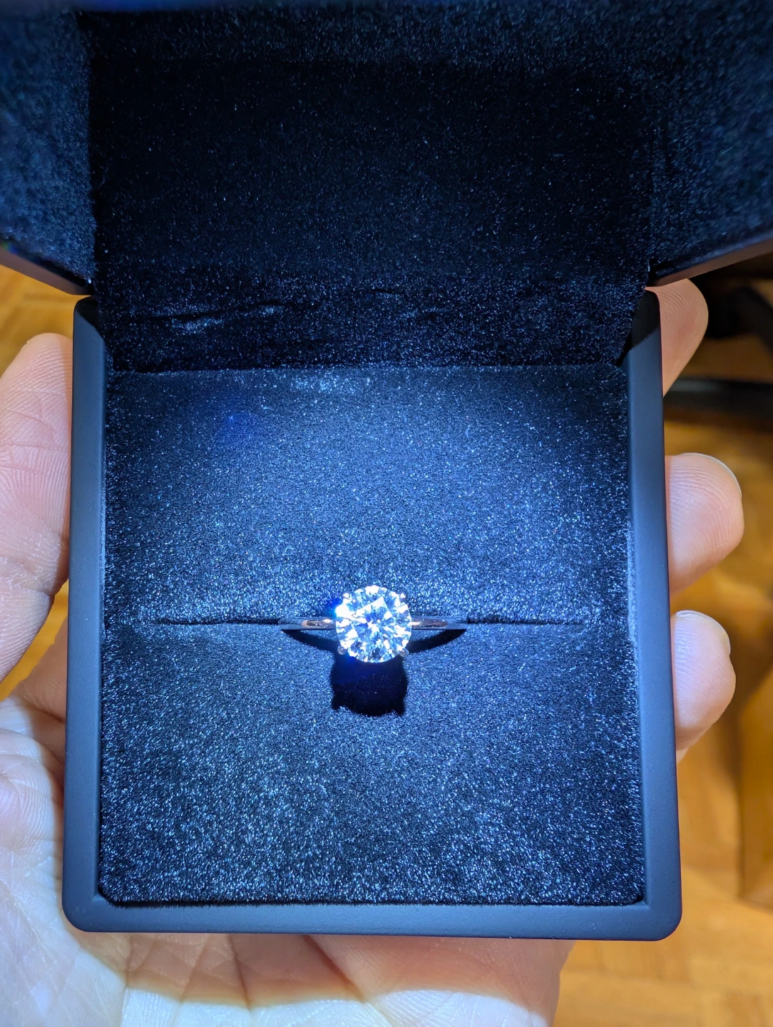Cute 1ct moissanite ring with hidden neck crown - size 5.5 - photo 4