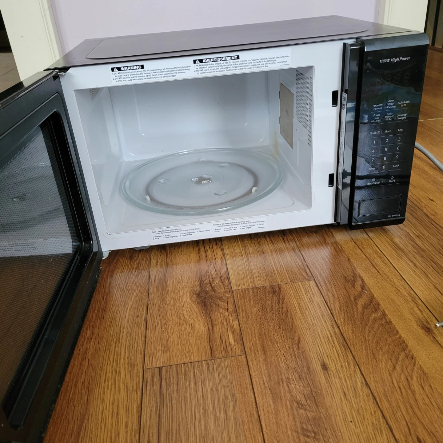 Panasonic Microwave - photo 2