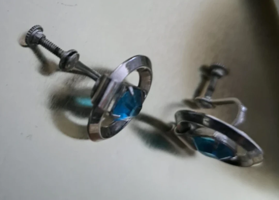 Vintage Screw-Back Earrings with Blue Gem Stones - photo 2