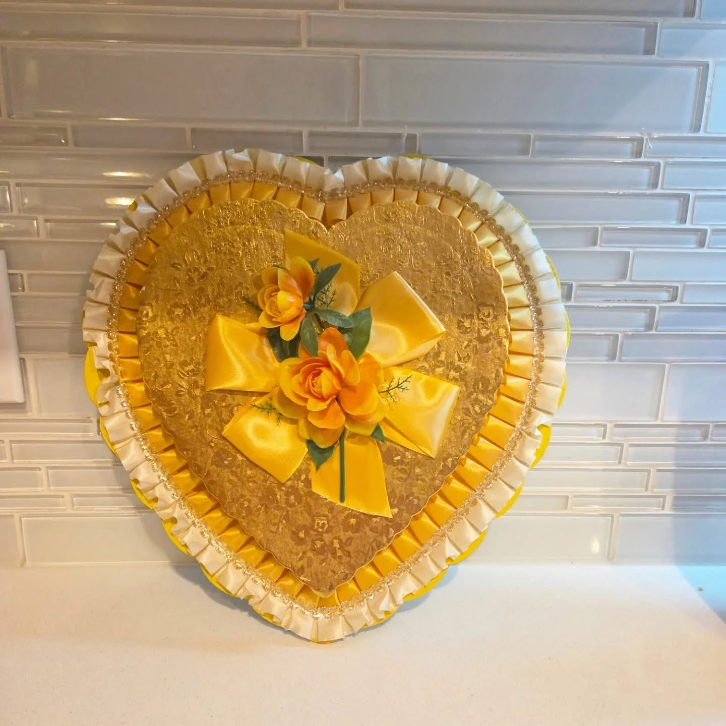 Vintage valentine's heart candy box - photo 2