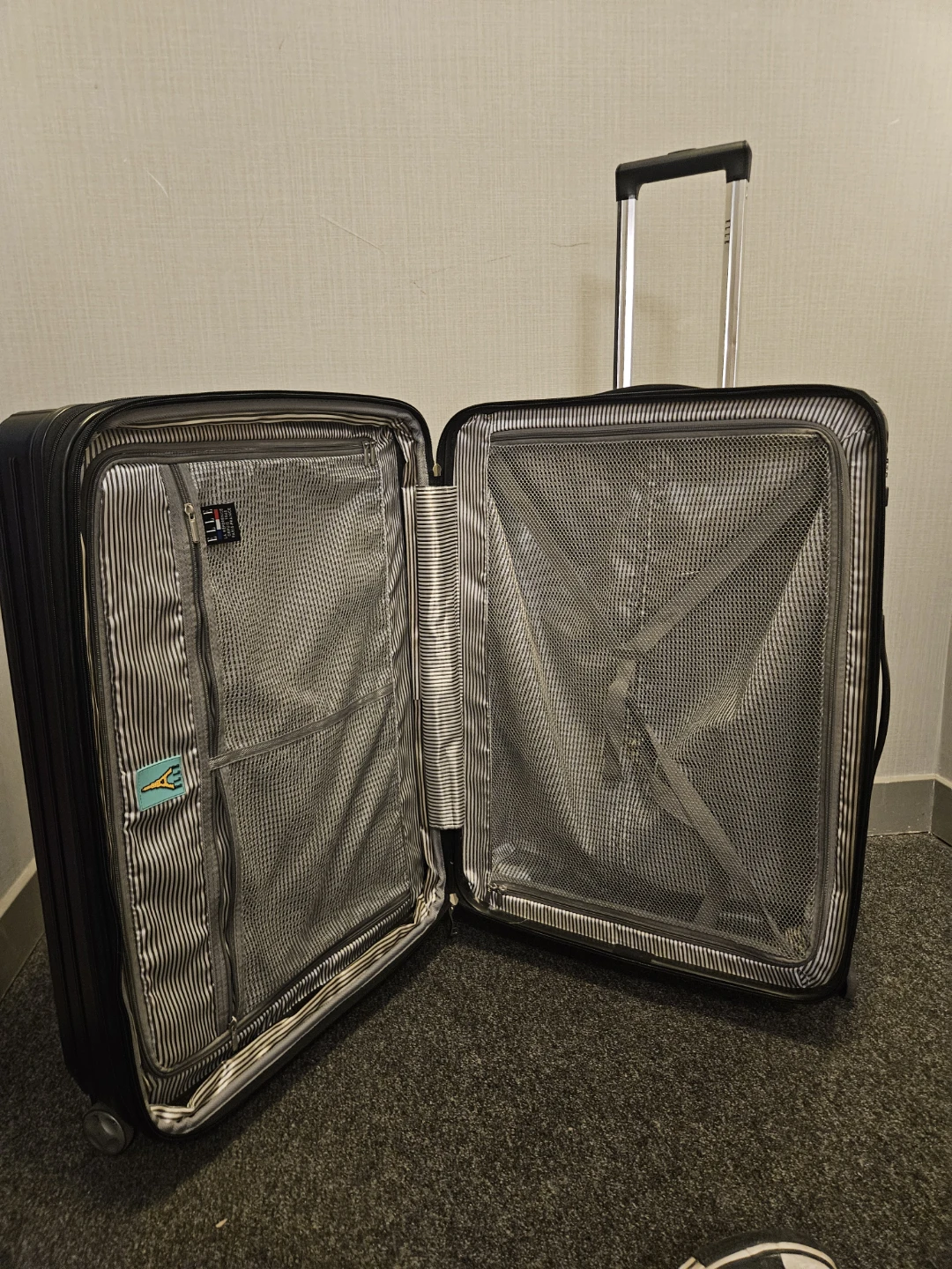 ELLE Black Hardside Expandable Spinner Luggage - photo 5