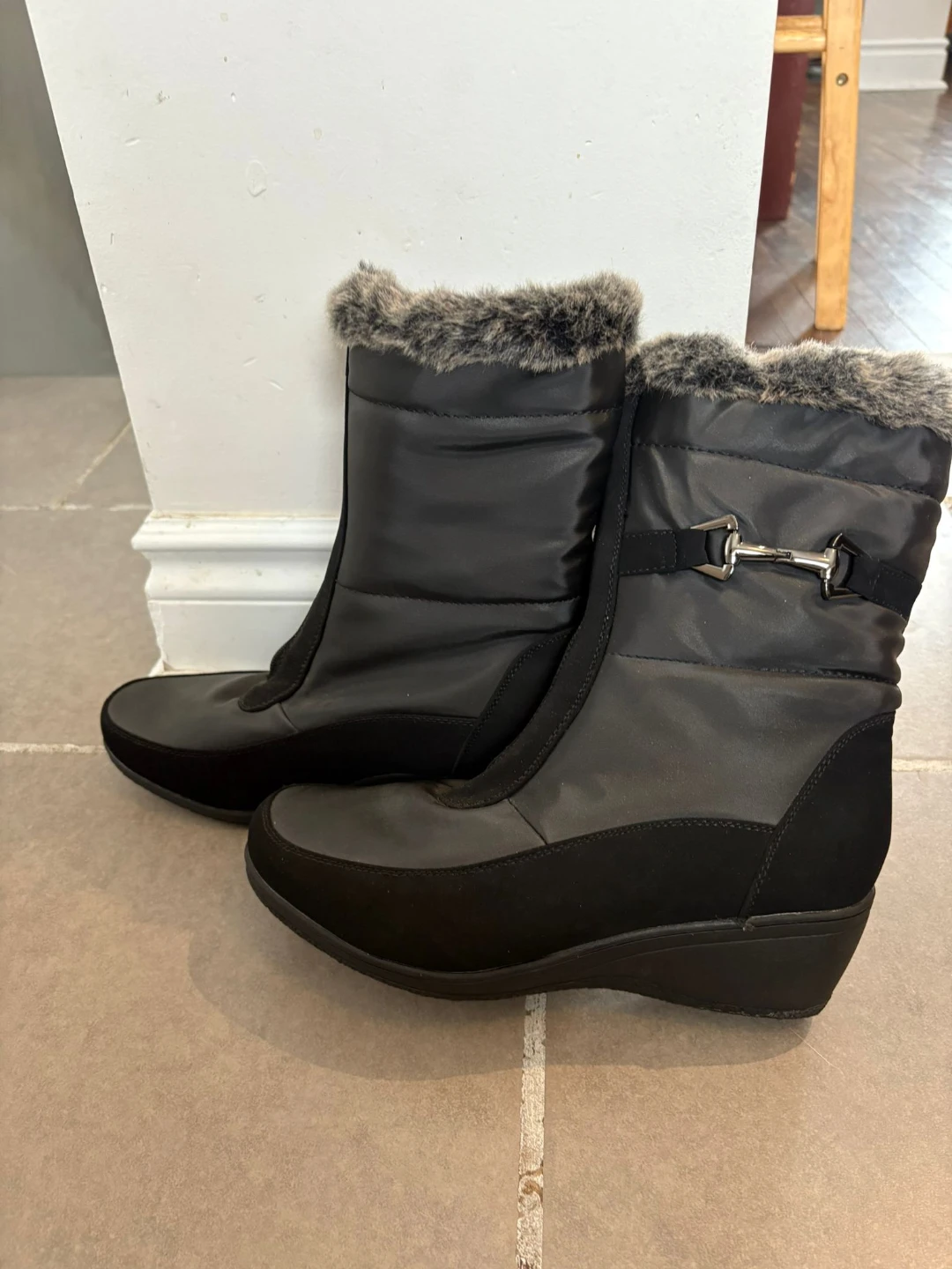 Black Winter Boots - Size 8 - photo 3