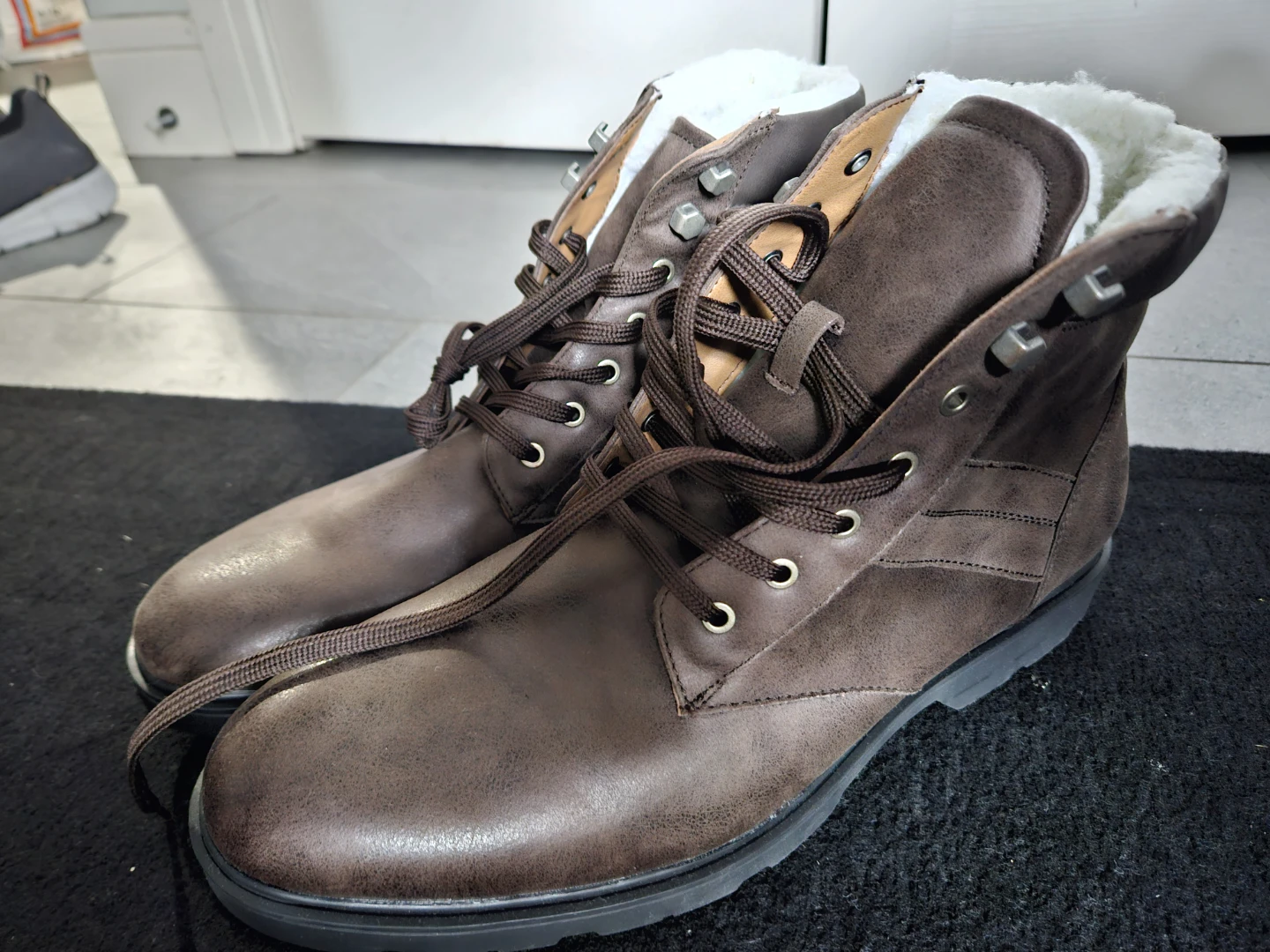 Men's Brown call it spring