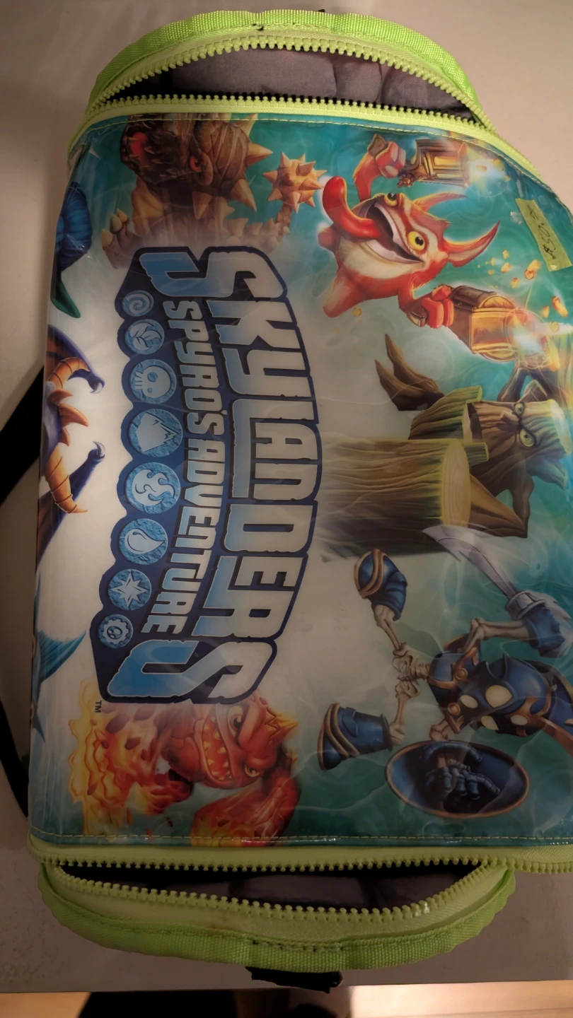 Skylanders Spyro's Adventure Carrying Case with 20 Figures