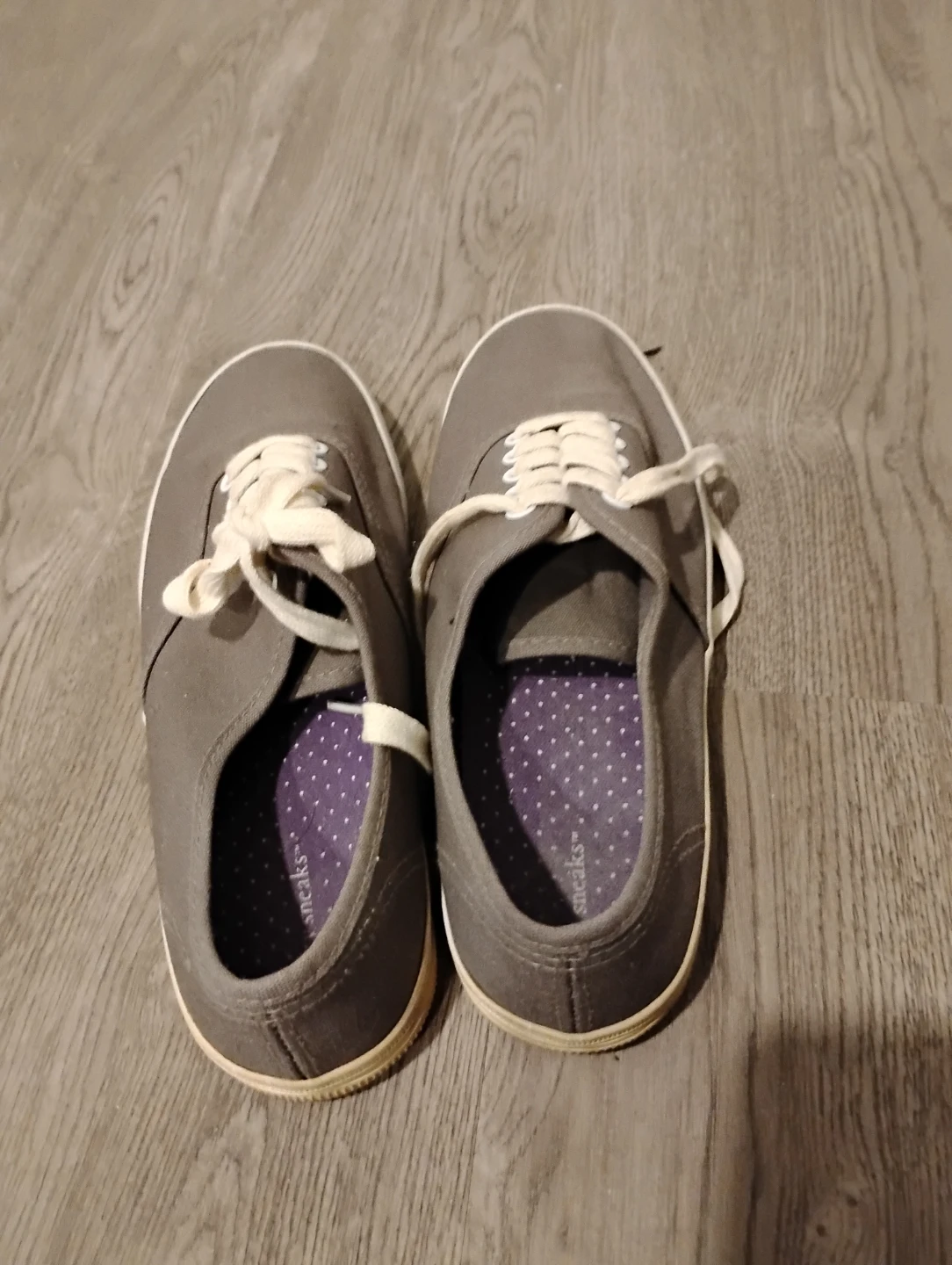 Used Grey Canvas Sneakers - Size 7.5 🏆 - photo 3