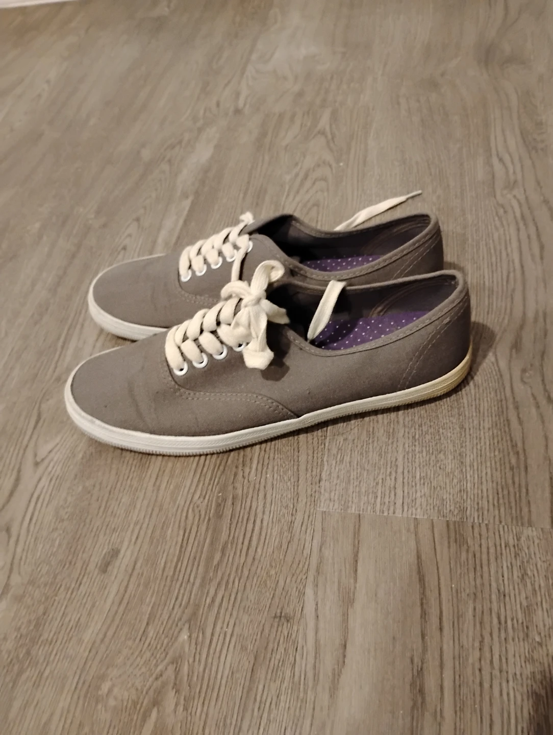 Used Grey Canvas Sneakers - Size 7.5 🏆 - photo 4