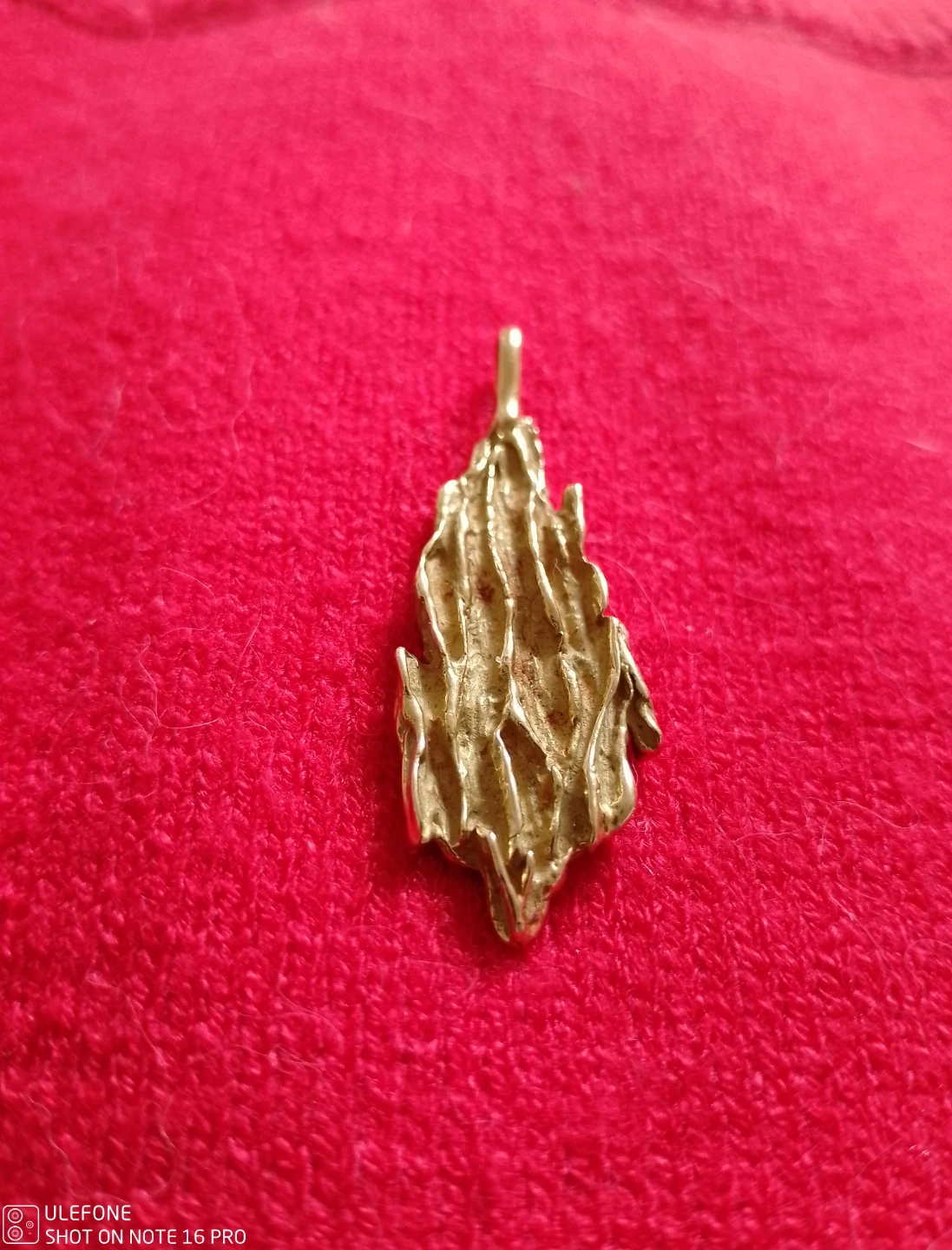 Gold necklace with unique pendant - photo 2